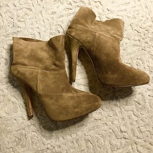 Max Studio Suede Bootie ~Size 8 Tan